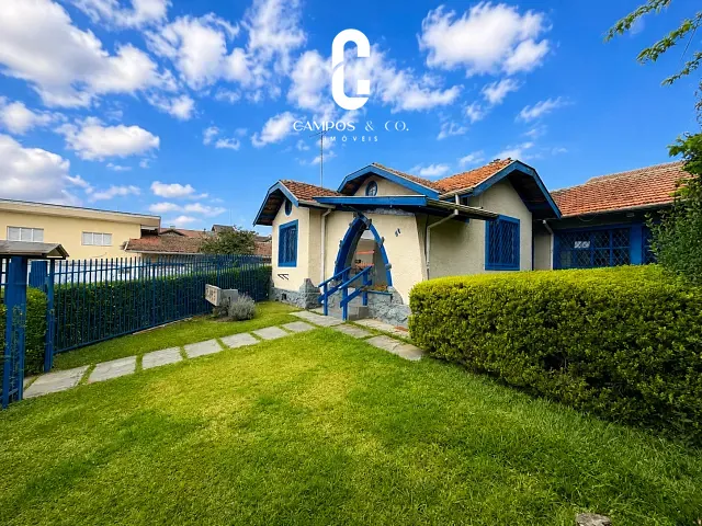 Casa com 250m², para alugar, no bairro Abernéssia em Campos do Jordão