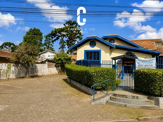 Casa com 250m², para alugar, no bairro Abernéssia em Campos do Jordão