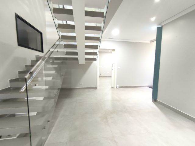 Casa com 420m² 4 quartos e 5 banheiros, para alugar, no bairro Vivendas do Arvoredo em Londrina