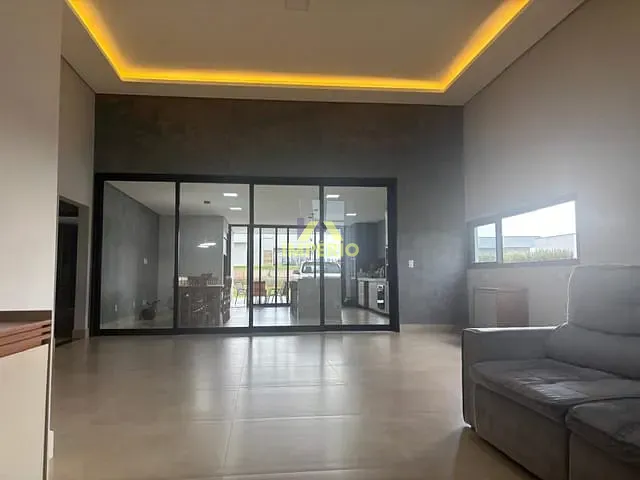 Casa 4 quartos e 3 banheiros, à venda, no bairro Terras de Mont Serrat em Salto