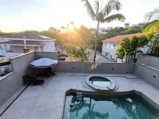 Casa com 388m² 6 quartos e 6 banheiros, à venda, no bairro Alphaville em Santana de Parnaíba