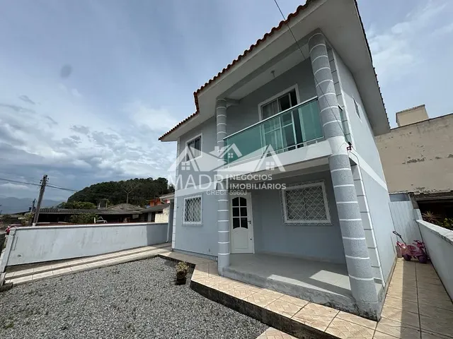 Casa com 250m² 3 quartos e 3 banheiros, à venda, no bairro Bela Vista em Palhoça