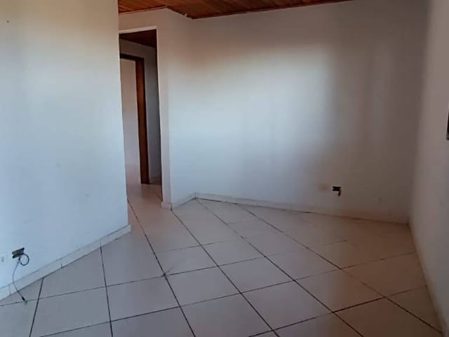 Casa 3 quartos e 1 banheiro, à venda, no bairro Conjunto Habitacional Doutor José dos Santos Rocha em Cambé