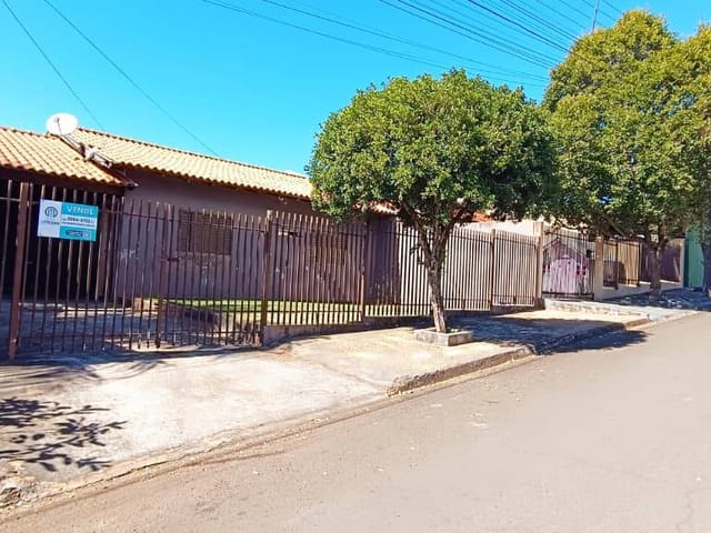 Casa 3 quartos e 1 banheiro, à venda, no bairro Conjunto Habitacional Doutor José dos Santos Rocha em Cambé