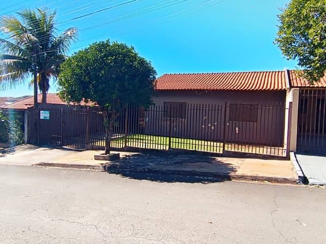Casa 3 quartos e 1 banheiro, à venda, no bairro Conjunto Habitacional Doutor José dos Santos Rocha em Cambé