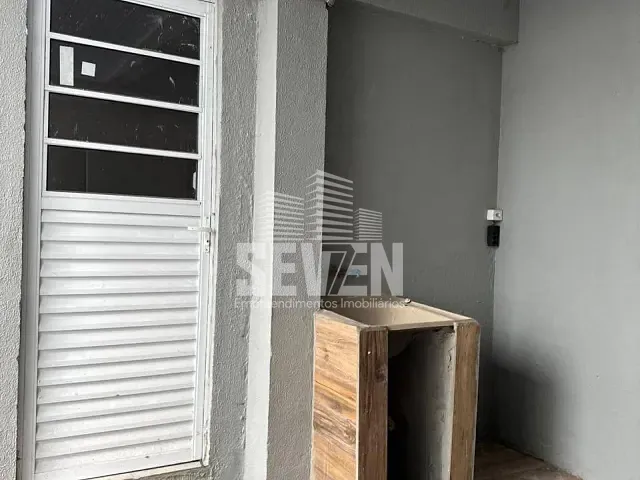 Casa com 230m² 4 quartos e 2 banheiros, à venda ou para alugar, no bairro Núcleo Habitacional Vereador Edson Francisco da Silva em Bauru