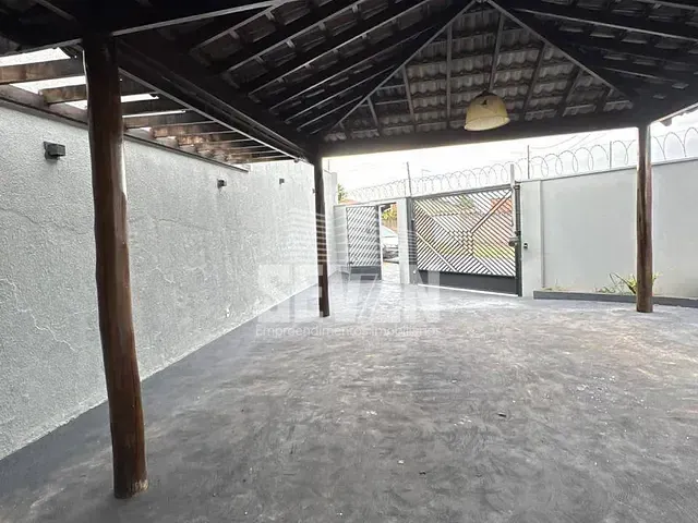 Casa com 230m² 4 quartos e 2 banheiros, à venda ou para alugar, no bairro Núcleo Habitacional Vereador Edson Francisco da Silva em Bauru