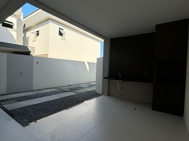 Casa com 110m² 3 quartos e 4 banheiros, à venda, no bairro Ouro Verde em Rio das Ostras