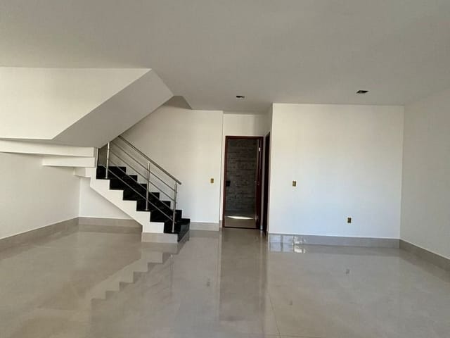 Casa com 110m² 3 quartos e 4 banheiros, à venda, no bairro Ouro Verde em Rio das Ostras