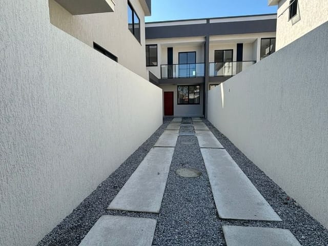 Casa com 110m² 3 quartos e 4 banheiros, à venda, no bairro Ouro Verde em Rio das Ostras