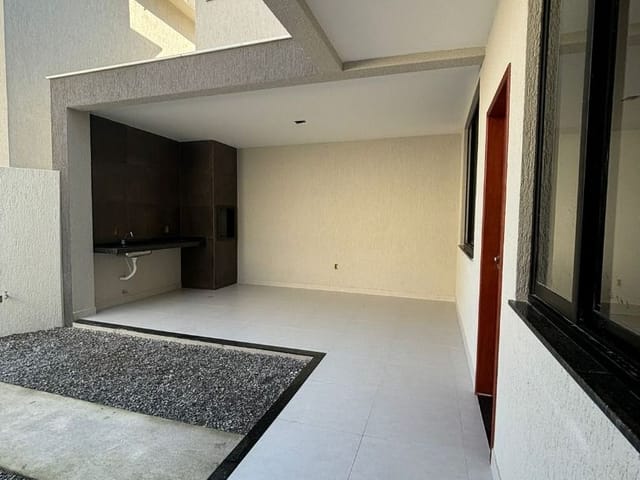 Casa com 110m² 3 quartos e 4 banheiros, à venda, no bairro Ouro Verde em Rio das Ostras