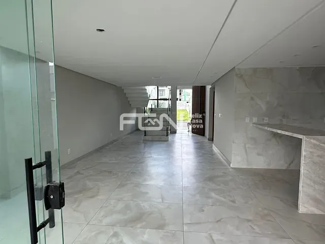 Casa com 283m² 4 quartos e 5 banheiros, à venda, no bairro Jardim Limoeiro em Camaçari