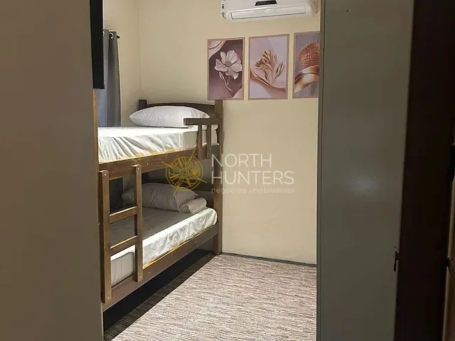 Casa com 400m² 8 quartos e 4 banheiros, à venda, no bairro Centro em Araquari