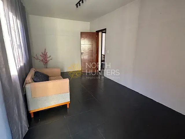 Casa com 400m² 8 quartos e 4 banheiros, à venda, no bairro Centro em Araquari