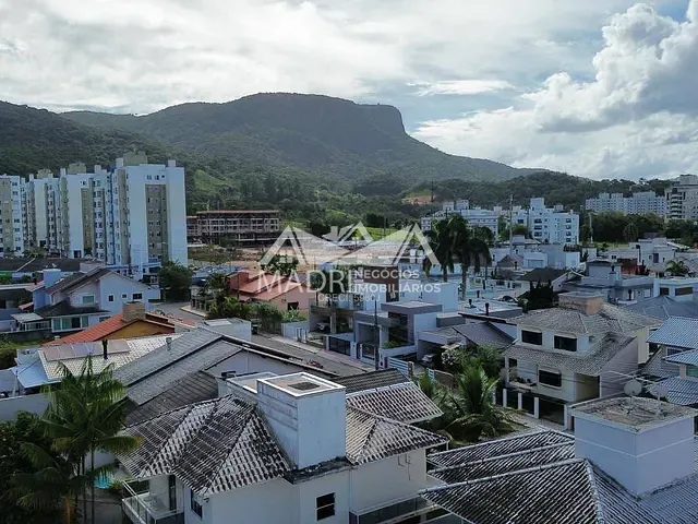 Casa com 400m² 3 quartos e 5 banheiros, para alugar, no bairro Pedra Branca em Palhoça
