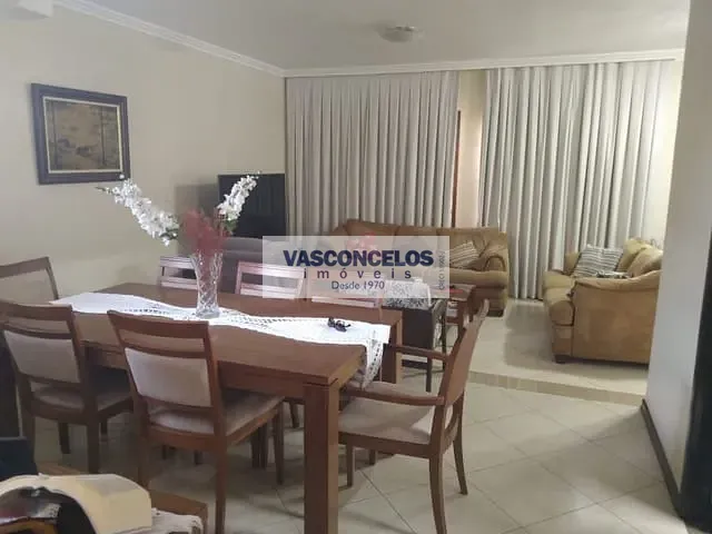 Casa com 250m² 5 quartos e 2 banheiros, à venda, no bairro Vila Betânia em São José dos Campos