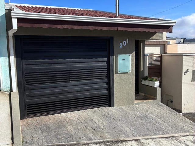 Casa com 125m² 2 quartos e 2 banheiros, à venda, no bairro Parque dos Manacás em Extrema