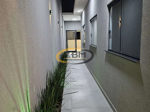 Casa 3 quartos e 2 banheiros, à venda, no bairro Parque Residencial Joaquim Toledo Piza em Londrina