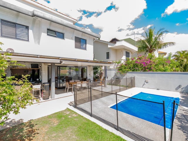 Casa com 360m² 4 quartos e 4 banheiros, à venda, no bairro Alphaville em Santana de Parnaíba