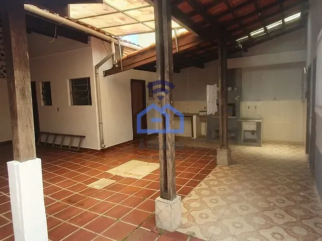 Casa com 239m² 6 quartos e 3 banheiros, à venda, no bairro Centro em Caraguatatuba