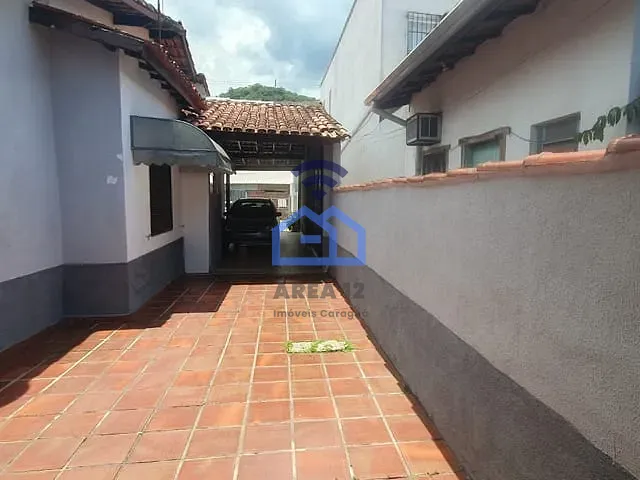 Casa com 239m² 6 quartos e 3 banheiros, à venda, no bairro Centro em Caraguatatuba