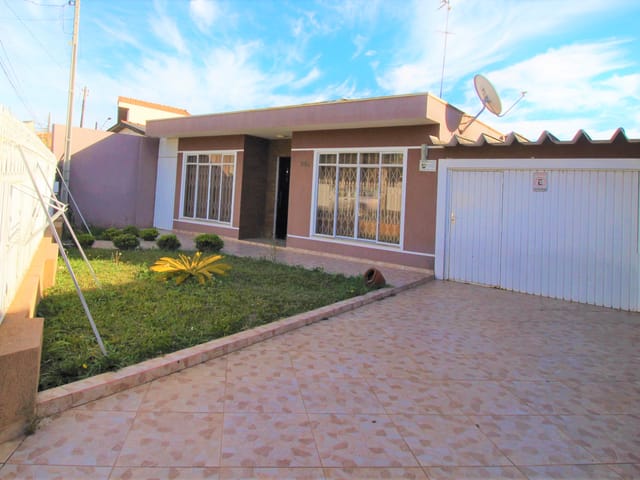Casa 3 quartos e 2 banheiros, à venda, no bairro Orfãs em Ponta Grossa