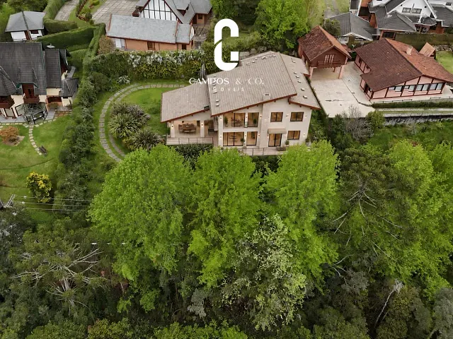 Casa com 1094m² 6 quartos e 9 banheiros, à venda, no bairro Véu da Noiva em Campos do Jordão