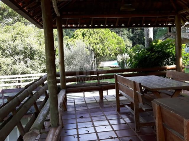 Casa com 500m², à venda, no bairro Itaipava em Petrópolis