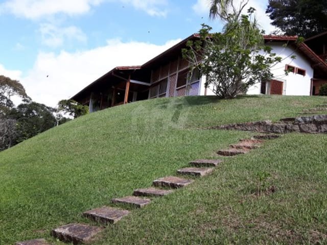 Casa com 500m², à venda, no bairro Itaipava em Petrópolis