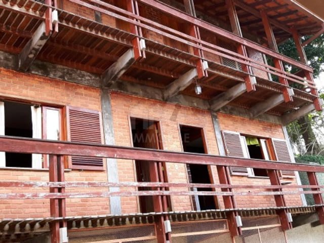 Casa com 500m², à venda, no bairro Itaipava em Petrópolis