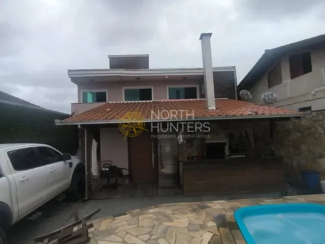 Casa com 240m² 4 quartos e 4 banheiros, à venda, no bairro Jardim Iririú em Joinville