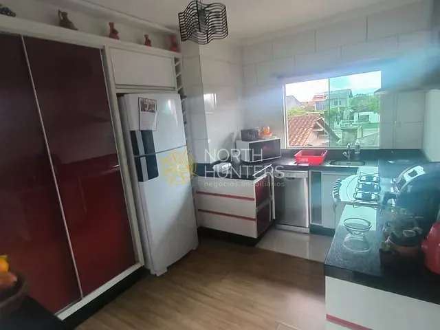 Casa com 240m² 4 quartos e 4 banheiros, à venda, no bairro Jardim Iririú em Joinville