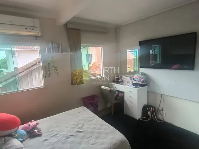 Casa com 240m² 4 quartos e 4 banheiros, à venda, no bairro Jardim Iririú em Joinville