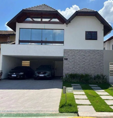 Casa com 352m² 4 quartos e 4 banheiros, à venda, no bairro Alphaville em Santana de Parnaíba