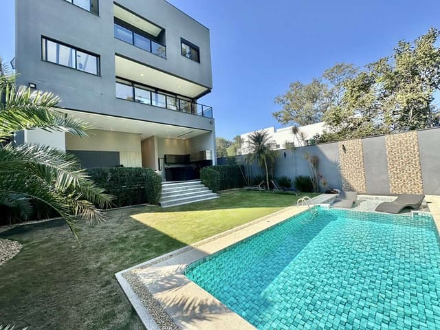 Casa com 515m² 4 quartos e 6 banheiros, à venda, no bairro Bosque do Vianna em Cotia
