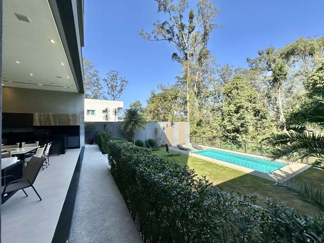 Casa com 515m² 4 quartos e 6 banheiros, à venda, no bairro Bosque do Vianna em Cotia