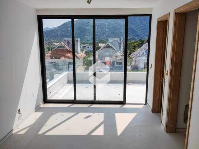 Casa com 250m² 4 quartos e 4 banheiros, à venda, no bairro Vargem Pequena em Rio de Janeiro