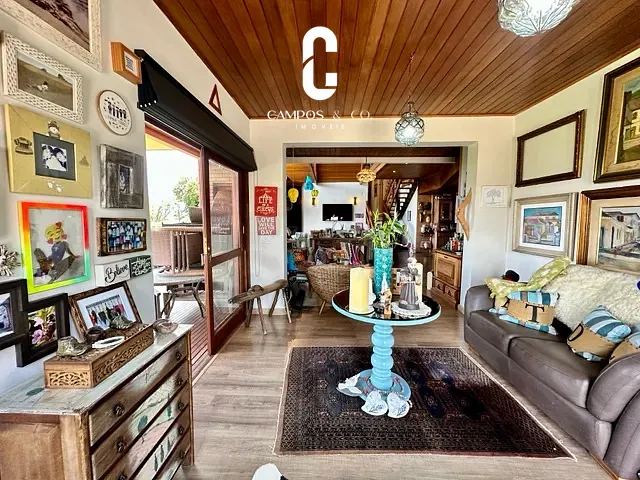 Casa com 3409m² 6 quartos e 7 banheiros, à venda, no bairro Descansopolis em Campos do Jordão