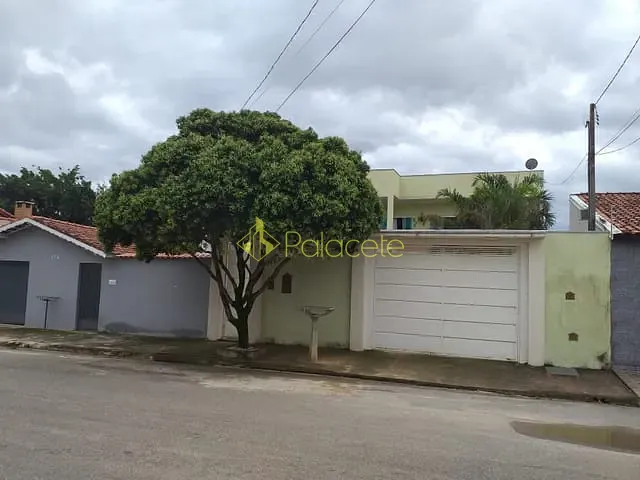 Casa com 250m² 3 quartos e 3 banheiros, à venda, no bairro Residencial Village Santana em Guaratinguetá