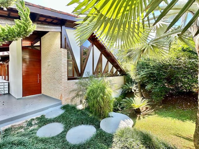 Casa com 1000m² 3 quartos e 4 banheiros, à venda, no bairro Recanto Impla em Carapicuíba