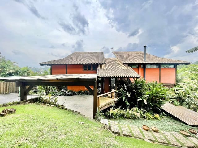 Casa com 1323m² 3 quartos e 5 banheiros, à venda, no bairro Recanto Impla em Carapicuíba