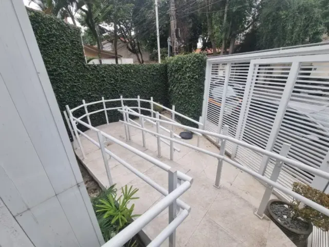 Casa com 193m², para alugar, no bairro Jardim Europa em São Paulo