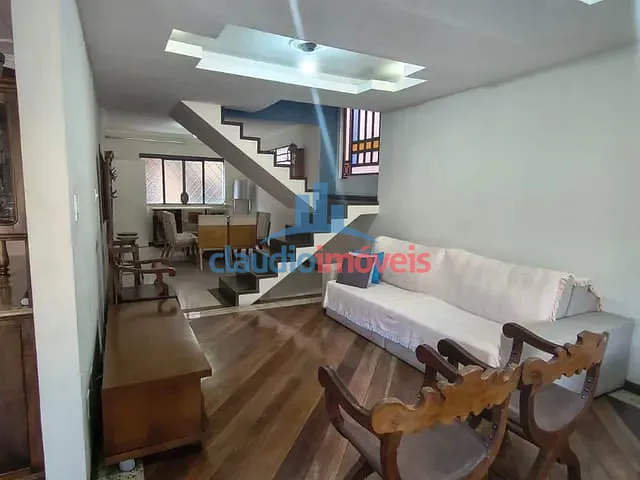 Casa 3 quartos e 4 banheiros, à venda, no bairro Ano Bom em Barra Mansa