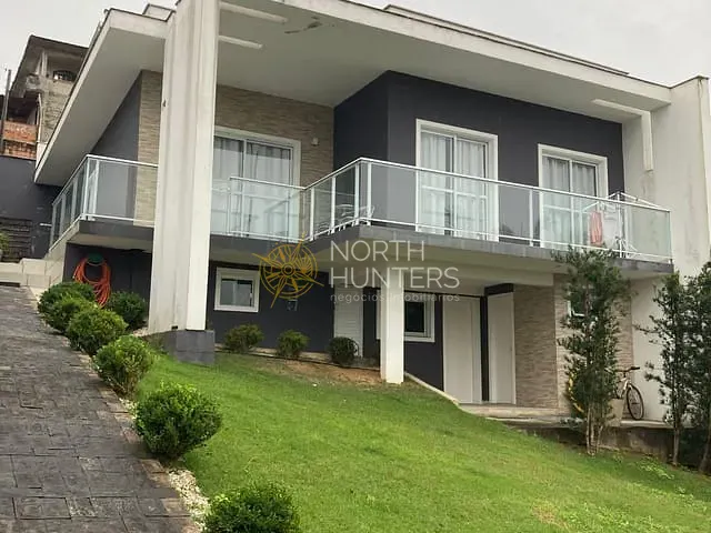 Casa com 160m² 3 quartos e 2 banheiros, à venda, no bairro Iririú em Joinville