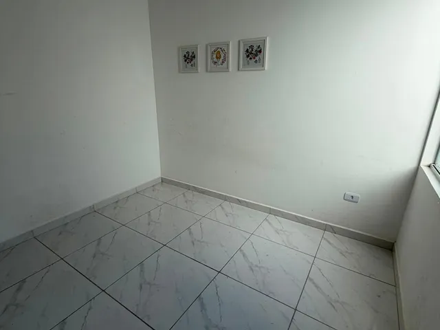 Casa 2 quartos e 1 banheiro, para alugar, no bairro Vila Garden em Extrema