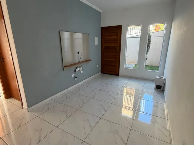 Casa 2 quartos e 1 banheiro, para alugar, no bairro Vila Garden em Extrema