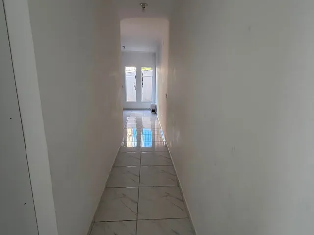 Casa 2 quartos e 1 banheiro, para alugar, no bairro Vila Garden em Extrema