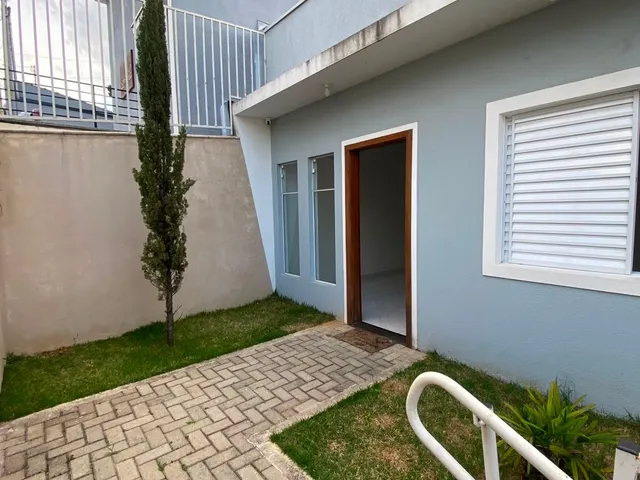 Casa 2 quartos e 1 banheiro, para alugar, no bairro Vila Garden em Extrema