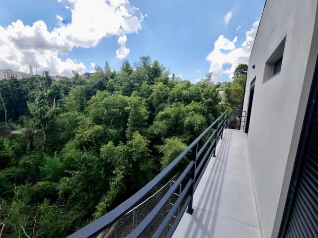 Casa com 323m² 4 quartos e 5 banheiros, à venda ou para alugar, no bairro Bosque do Vianna em Cotia