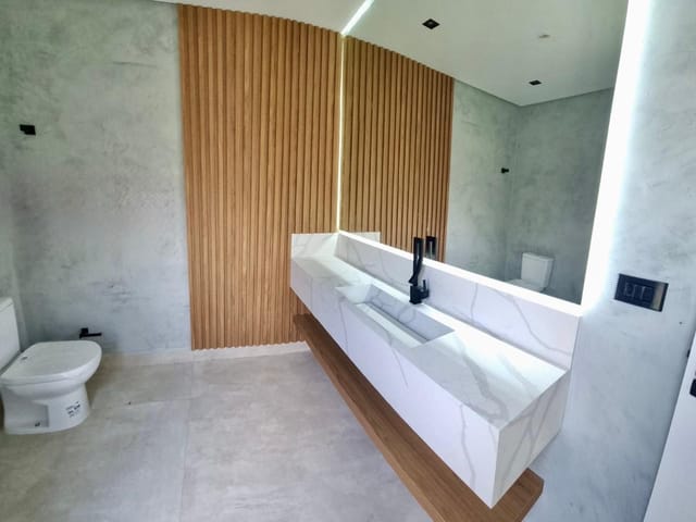 Casa com 323m² 4 quartos e 5 banheiros, à venda ou para alugar, no bairro Bosque do Vianna em Cotia